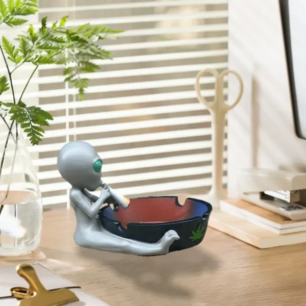 Alien Smoking Ashtray Desk Living Room Ornament Home Décor Creative Astronaut Furnishings for Restaurant Bar Home - Image 3