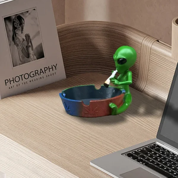 Alien Smoking Ashtray Desk Living Room Ornament Home Décor Creative Astronaut Furnishings for Restaurant Bar Home - Image 5