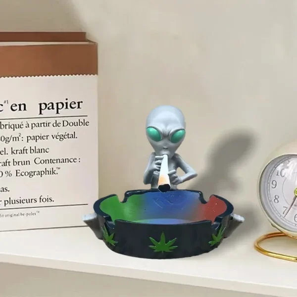 Alien Smoking Ashtray Desk Living Room Ornament Home Décor Creative Astronaut Furnishings for Restaurant Bar Home - Image 2